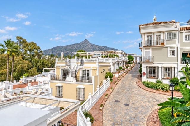 4 soveværelse Byhus til salg i Nueva Andalucia, Marbella med swimmingpool garage - € 1.799.000 (Ref: 10172377)