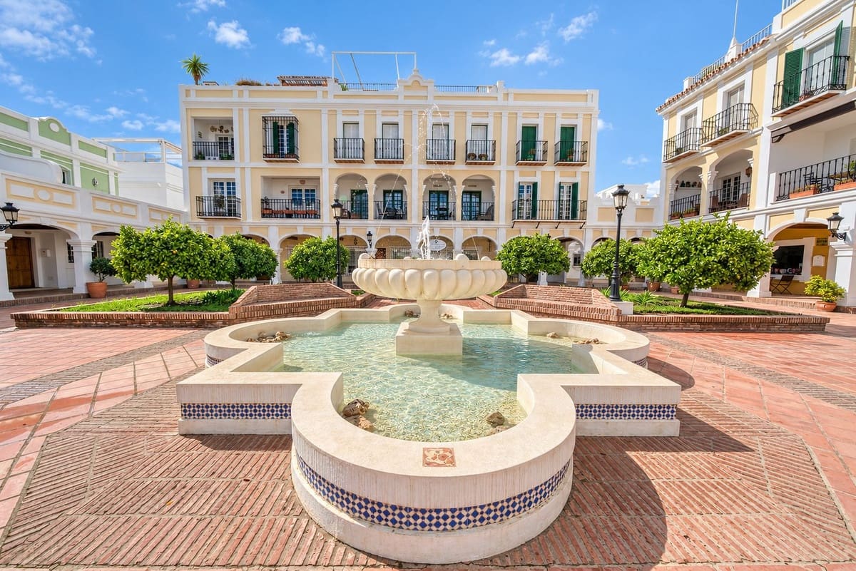 4 soveværelse Byhus til salg i Nueva Andalucia med swimmingpool garage - € 1.799.000 (Ref: 10172377)