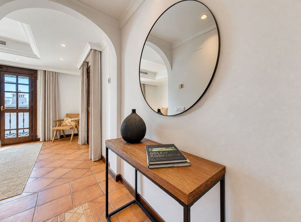 4 soveværelse Byhus til salg i Nueva Andalucia med swimmingpool garage - € 1.799.000 (Ref: 10172377)