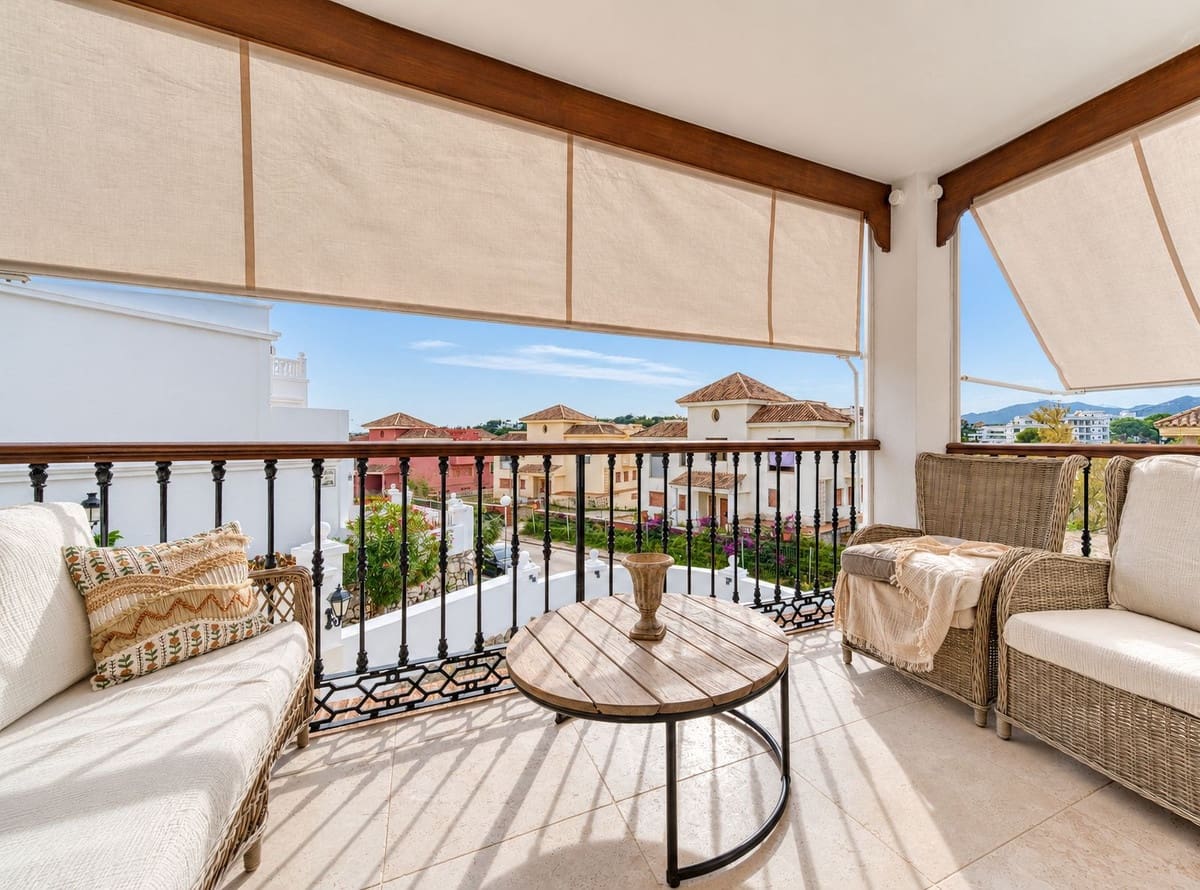 4 soveværelse Byhus til salg i Nueva Andalucia med swimmingpool garage - € 1.799.000 (Ref: 10172377)