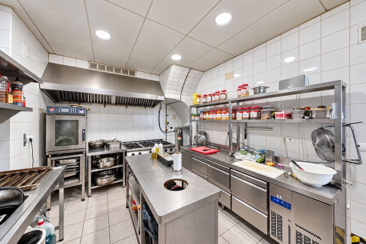 Gewerbe zu verkaufen in Puerto Banus - 230.000 € (Ref: 10172378)