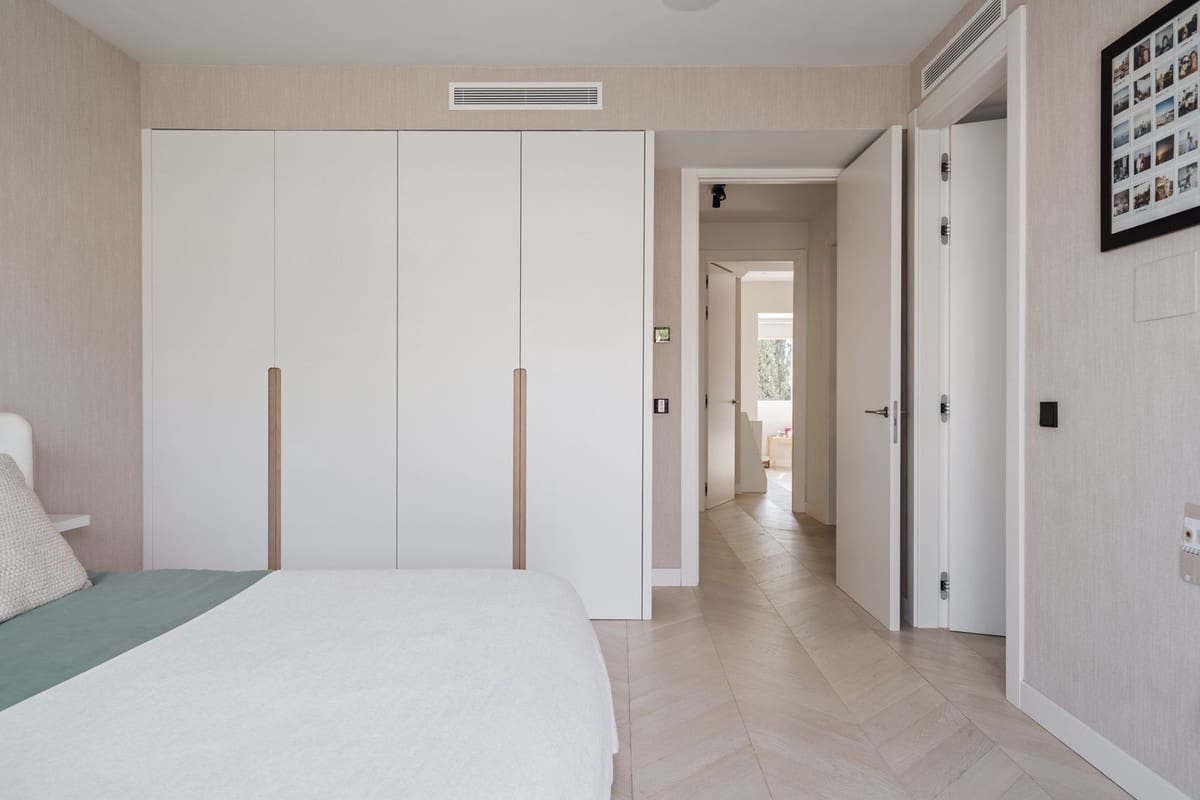 3 bedroom Townhouse for sale in El Paraiso with pool garage - € 1,295,000 (Ref: 10172379)
