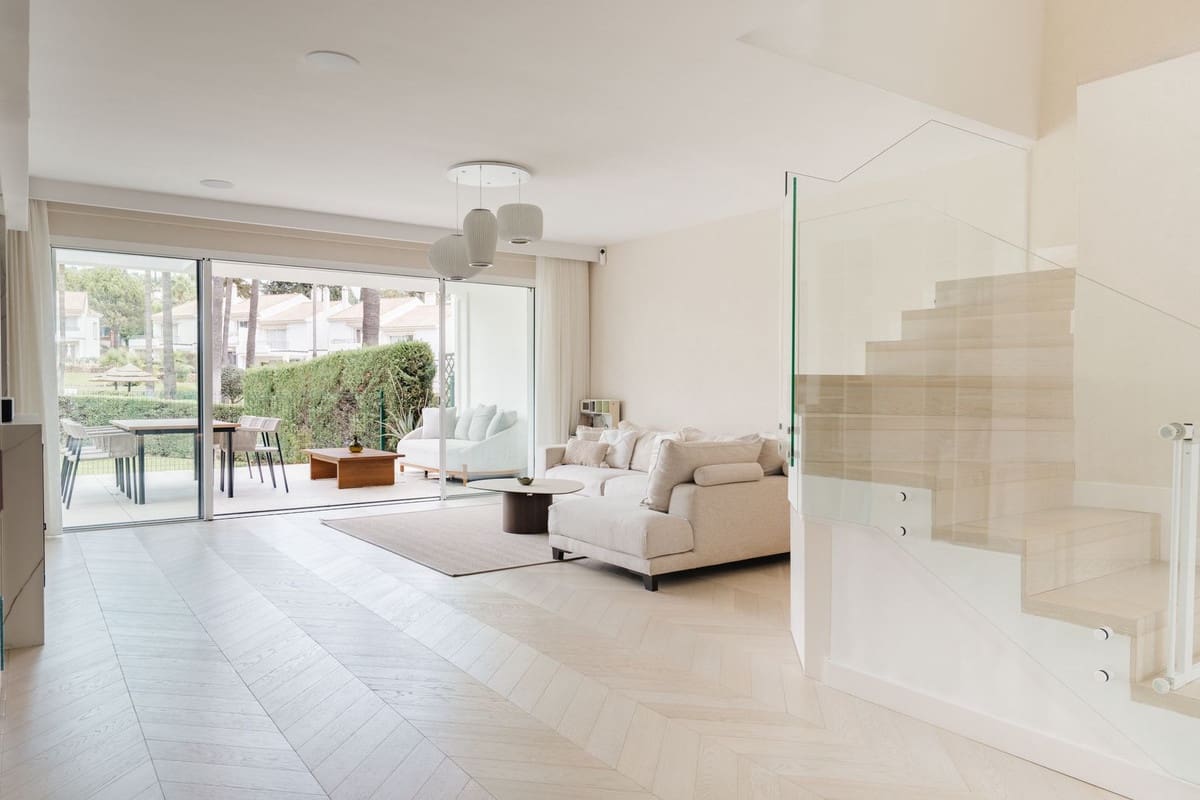 3 bedroom Townhouse for sale in El Paraiso with pool garage - € 1,295,000 (Ref: 10172379)