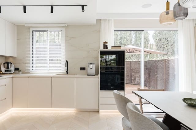 3 bedroom Townhouse for sale in El Paraiso, Estepona with pool garage - € 1,295,000 (Ref: 10172379)