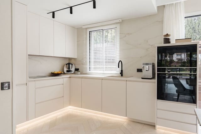 3 bedroom Townhouse for sale in El Paraiso, Estepona with pool garage - € 1,295,000 (Ref: 10172379)