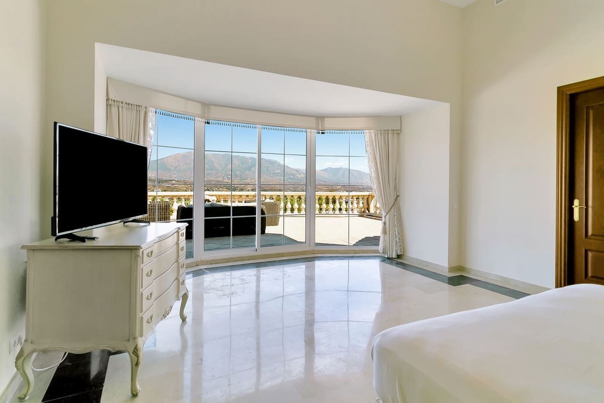 6 sypialnia Willa na sprzedaż w La Cala Golf z basenem garażem - 2 550 000 € (Ref: 10179420)