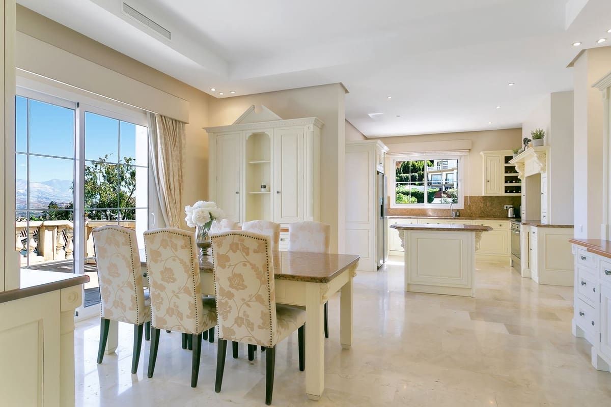 6 sypialnia Willa na sprzedaż w La Cala Golf z basenem garażem - 2 550 000 € (Ref: 10179420)