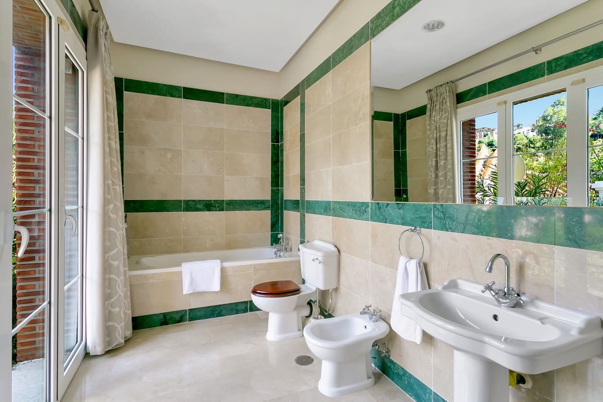 6 sypialnia Willa na sprzedaż w La Cala Golf z basenem garażem - 2 550 000 € (Ref: 10179420)