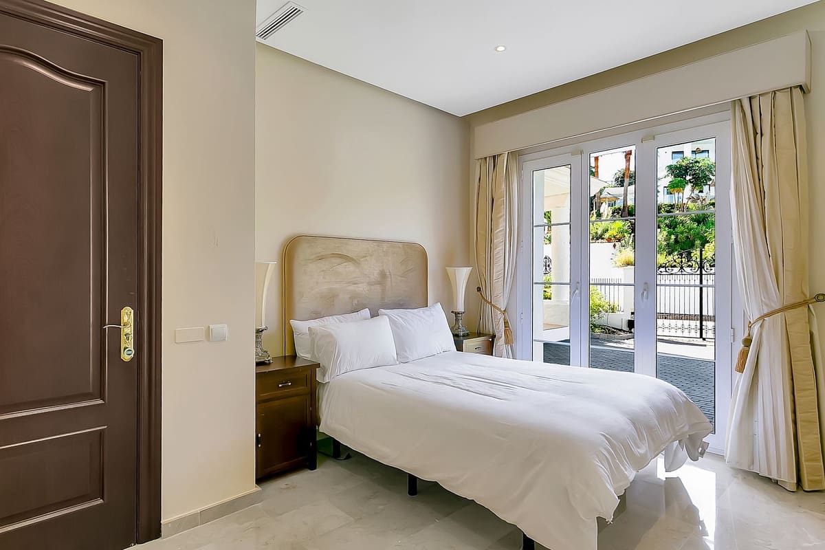 6 sypialnia Willa na sprzedaż w La Cala Golf z basenem garażem - 2 550 000 € (Ref: 10179420)