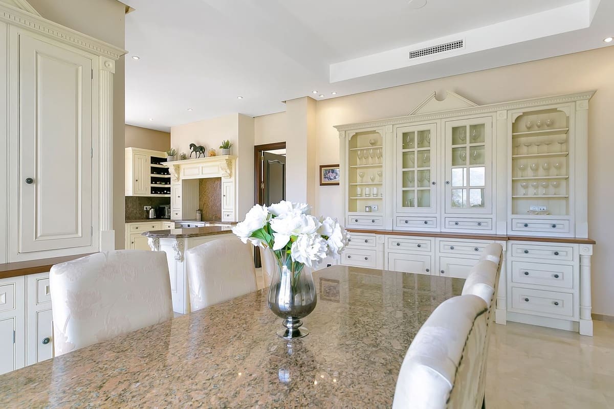 6 sypialnia Willa na sprzedaż w La Cala Golf z basenem garażem - 2 550 000 € (Ref: 10179420)