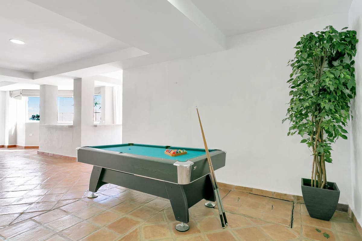 6 sypialnia Willa na sprzedaż w La Cala Golf z basenem garażem - 2 550 000 € (Ref: 10179420)