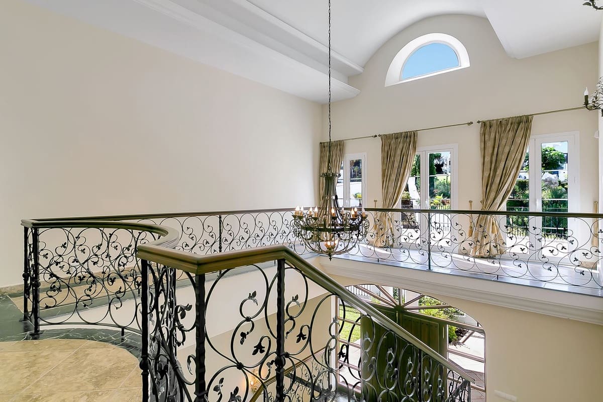 6 sypialnia Willa na sprzedaż w La Cala Golf z basenem garażem - 2 550 000 € (Ref: 10179420)
