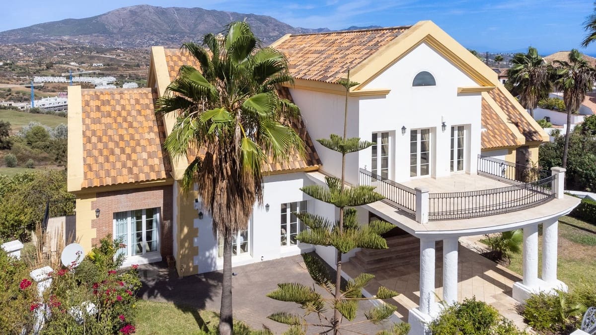 6 sypialnia Willa na sprzedaż w La Cala Golf z basenem garażem - 2 550 000 € (Ref: 10179420)