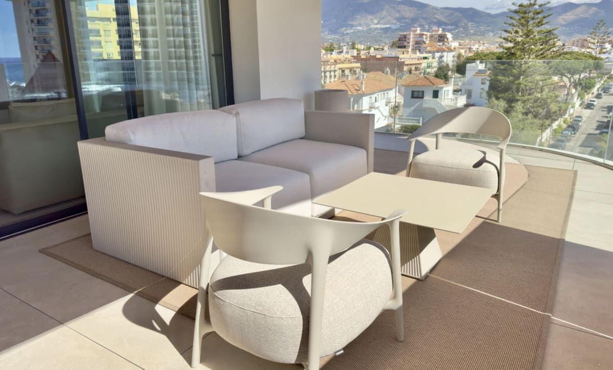 2 bedroom Apartment for sale in Fuengirola with pool garage - € 659,500 (Ref: 5021948)