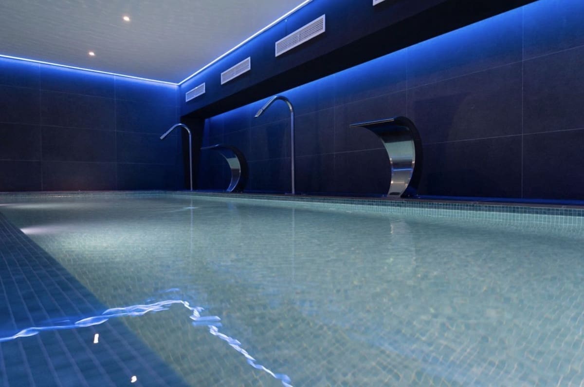 2 bedroom Apartment for sale in Fuengirola with pool garage - € 659,500 (Ref: 5021948)