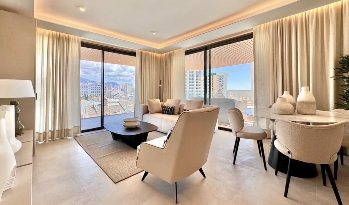 2 bedroom Apartment for sale in Fuengirola with pool garage - € 659,500 (Ref: 5021948)