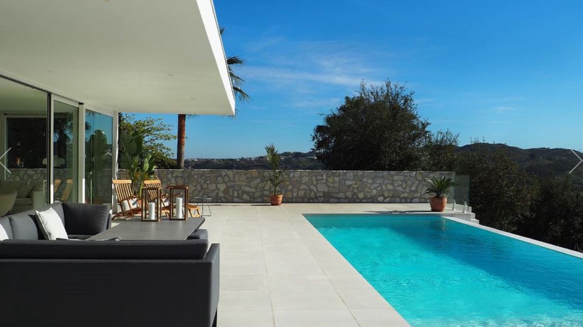 4 bedroom Villa for sale in Mijas Costa with pool garage - € 1,300,000 (Ref: 6453601)