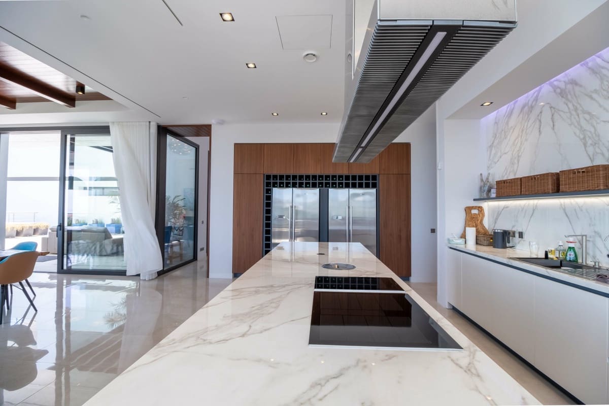 12 bedroom Villa for sale in Benahavis with pool garage - € 11,500,000 (Ref: 7070708)