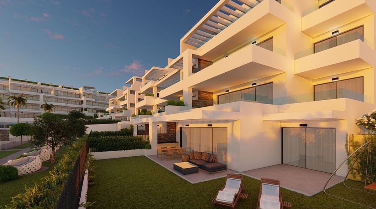 2 bedroom Apartment for sale in Estepona with pool garage - € 410,000 (Ref: 7070752)