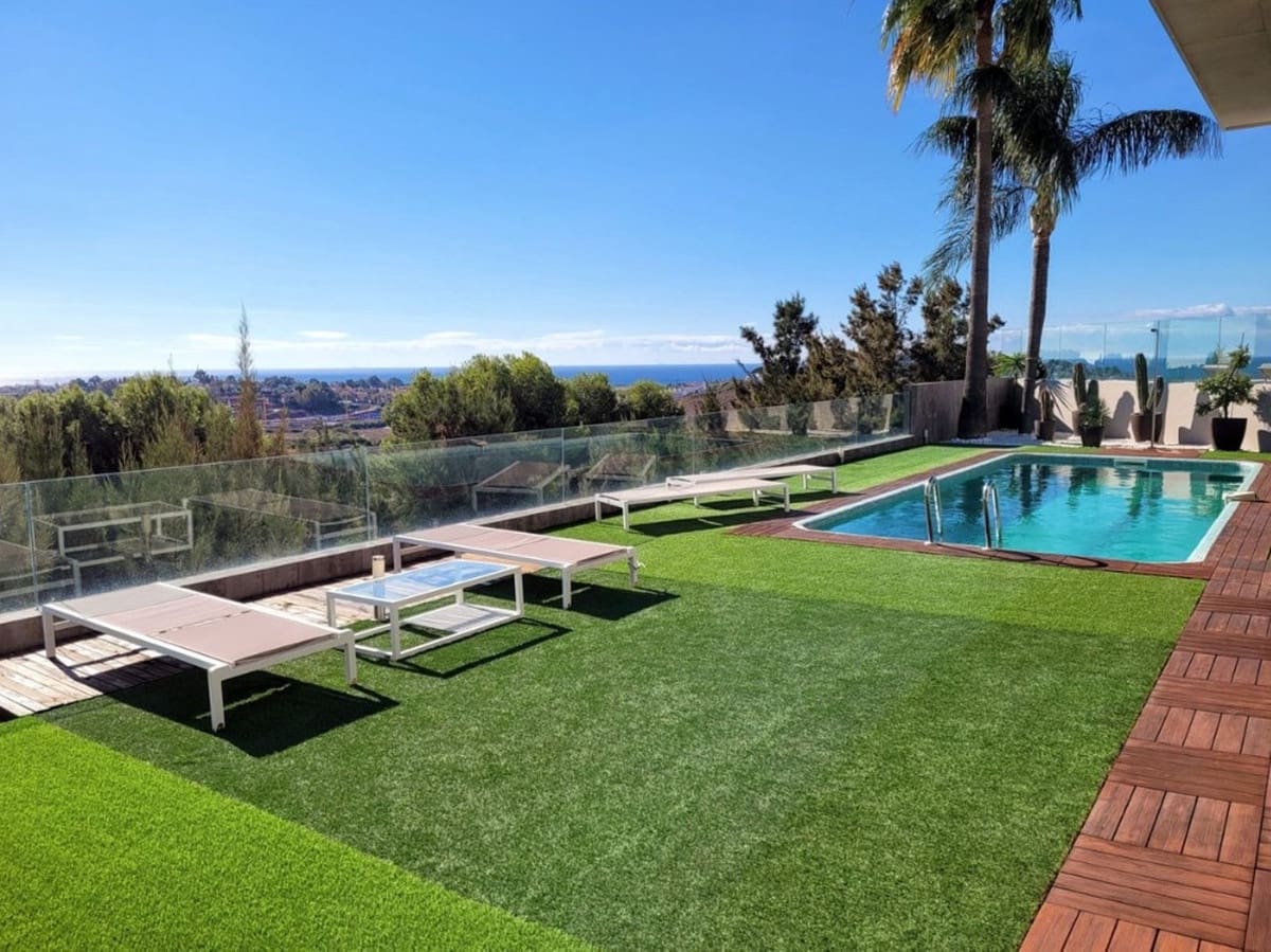 4 bedroom Villa for sale in Benahavis with pool - € 1,850,000 (Ref: 7070754)