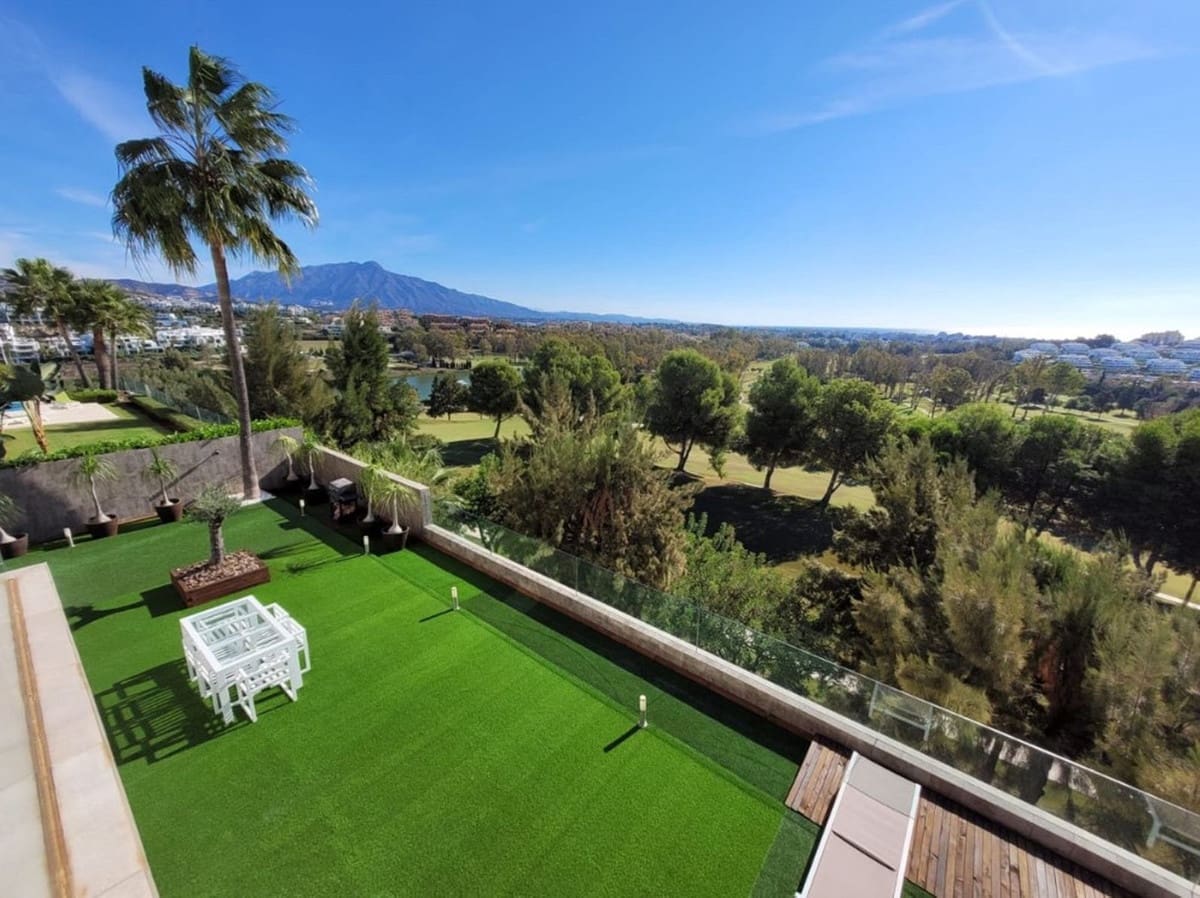 4 bedroom Villa for sale in Benahavis with pool - € 1,850,000 (Ref: 7070754)