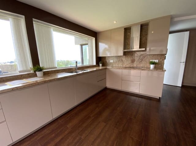 Chalet de 4 habitaciones en Benahavís en venta con piscina - 1.850.000 € (Ref: 7070754)