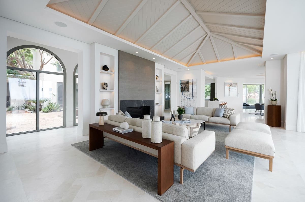 7 bedroom Villa for sale in La Quinta with pool garage - € 9,000,000 (Ref: 7070760)