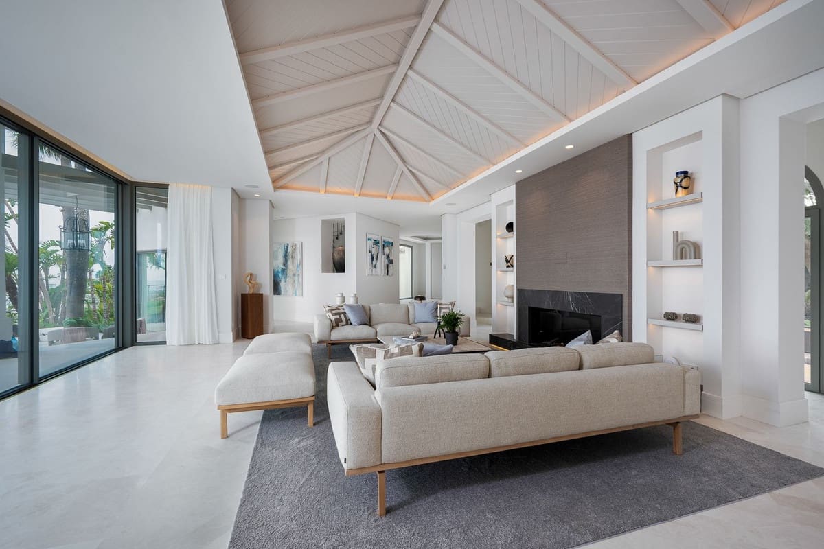 7 bedroom Villa for sale in La Quinta with pool garage - € 9,000,000 (Ref: 7070760)