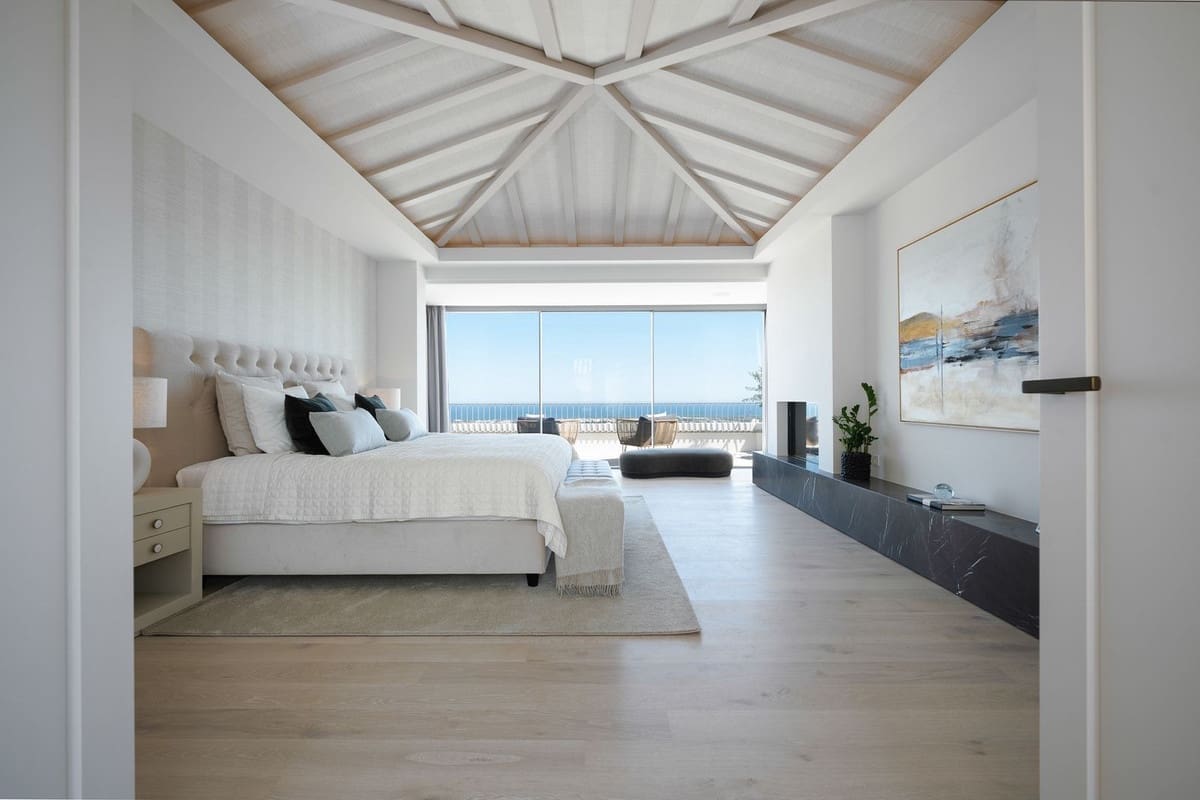 7 bedroom Villa for sale in La Quinta with pool garage - € 9,000,000 (Ref: 7070760)