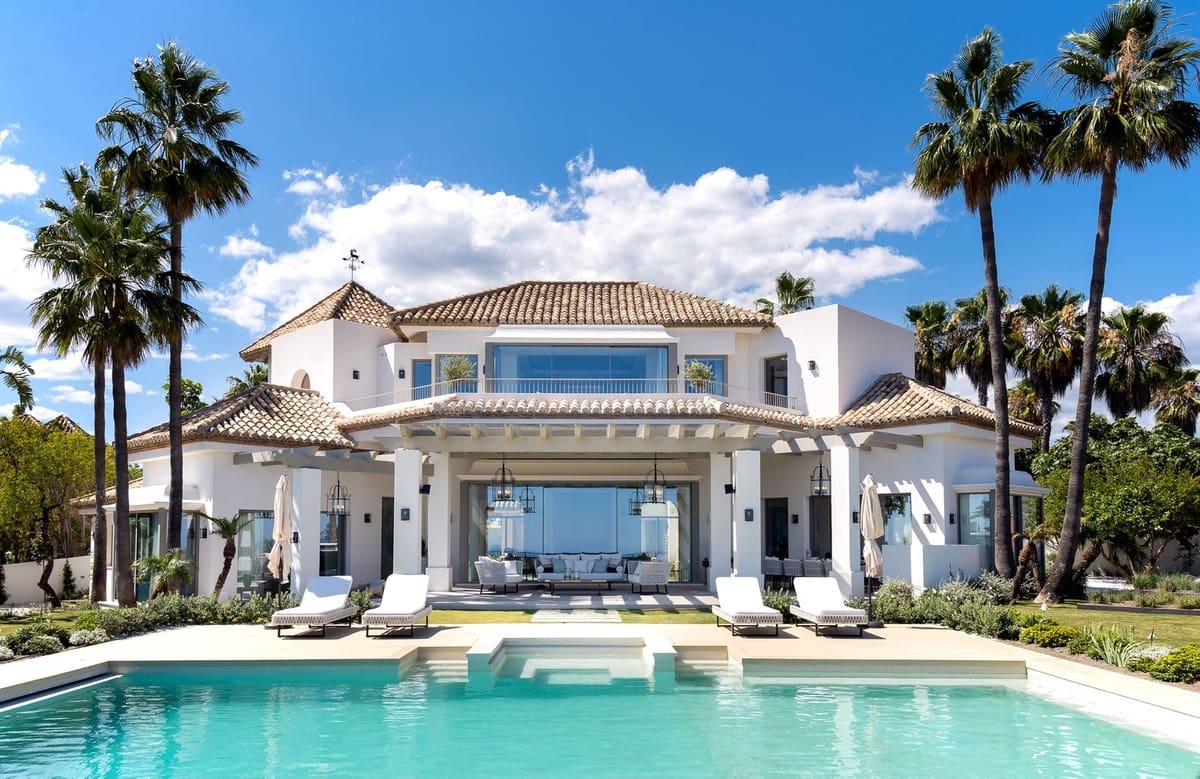 7 bedroom Villa for sale in La Quinta with pool garage - € 9,000,000 (Ref: 7070760)