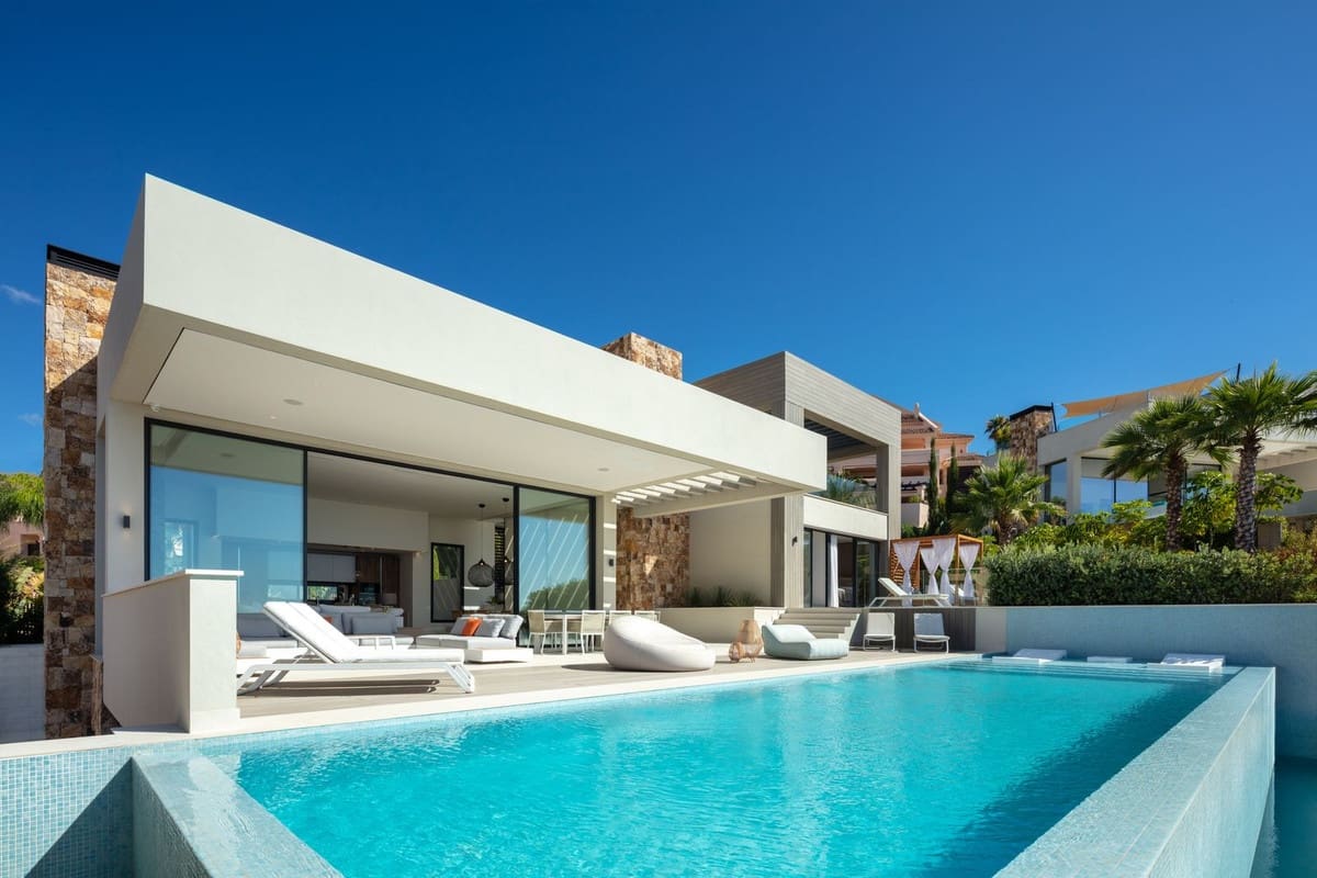 5 bedroom Villa for sale in Nueva Andalucia with pool garage - € 5,950,000 (Ref: 7070772)