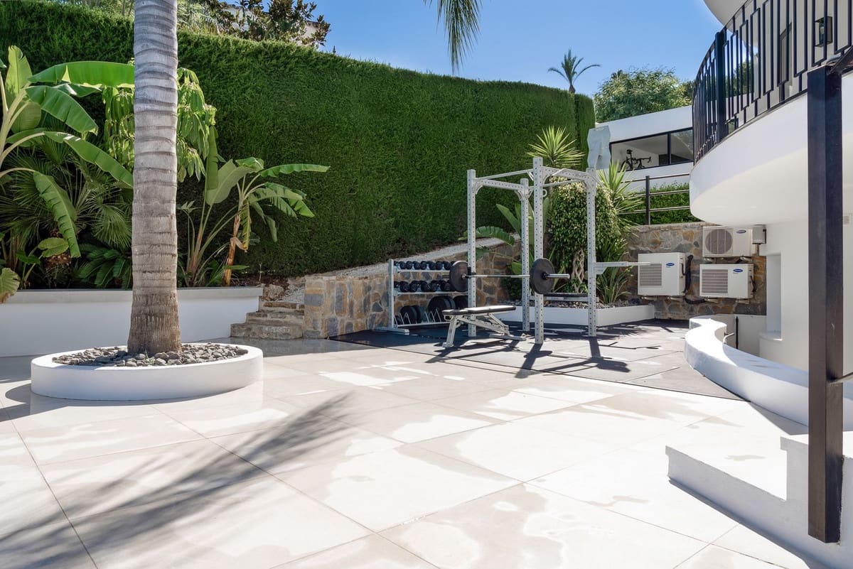 5 soverom Villa til salgs i La Quinta med svømmebasseng garasje - € 2 990 000 (Ref: 7070775)