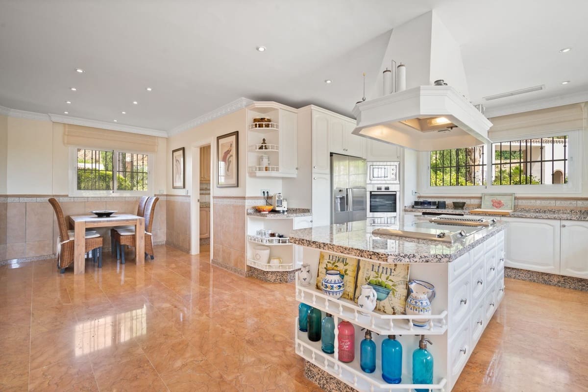 6 sovrum Villa till salu i Benahavis med pool garage - 3 400 000 € (Ref: 7070780)