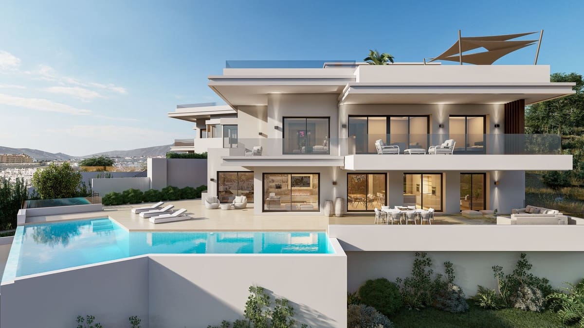 4 bedroom Villa for sale in Estepona with pool garage - € 2,750,000 (Ref: 7070782)