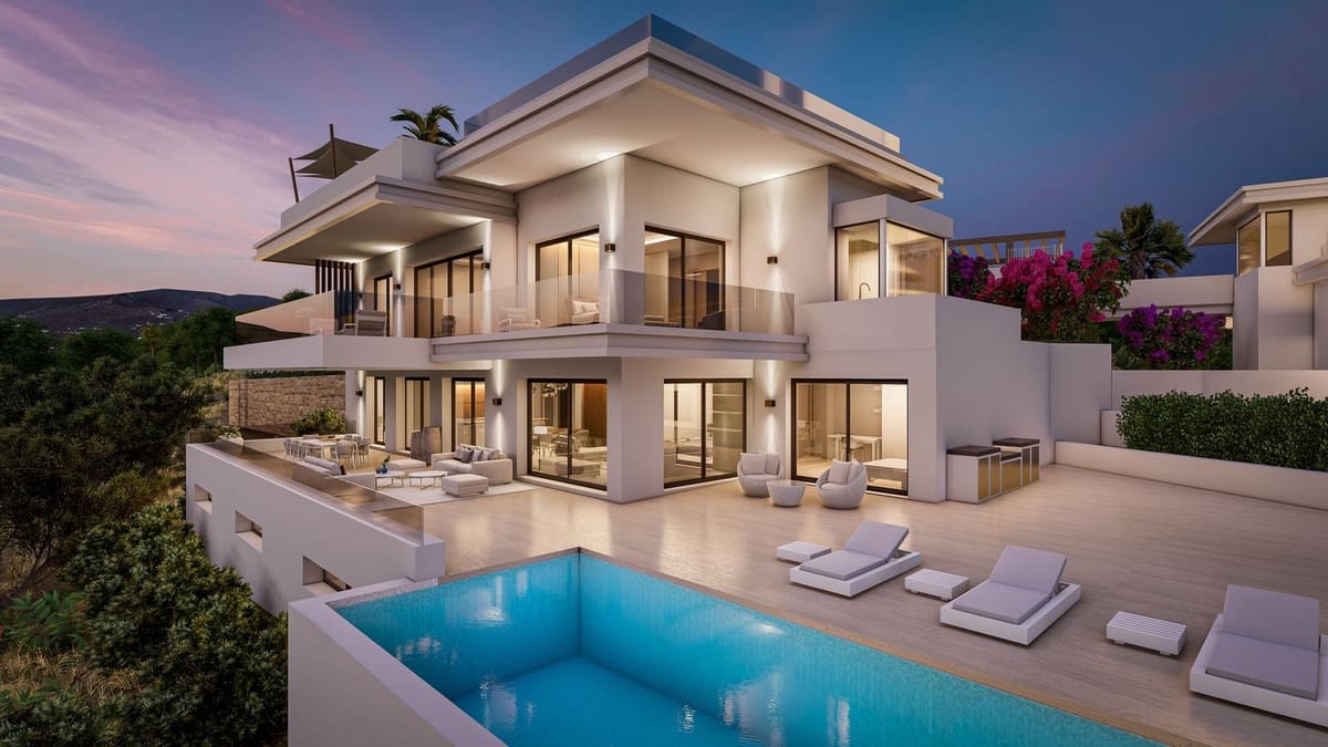 4 bedroom Villa for sale in Estepona with pool garage - € 2,750,000 (Ref: 7070782)