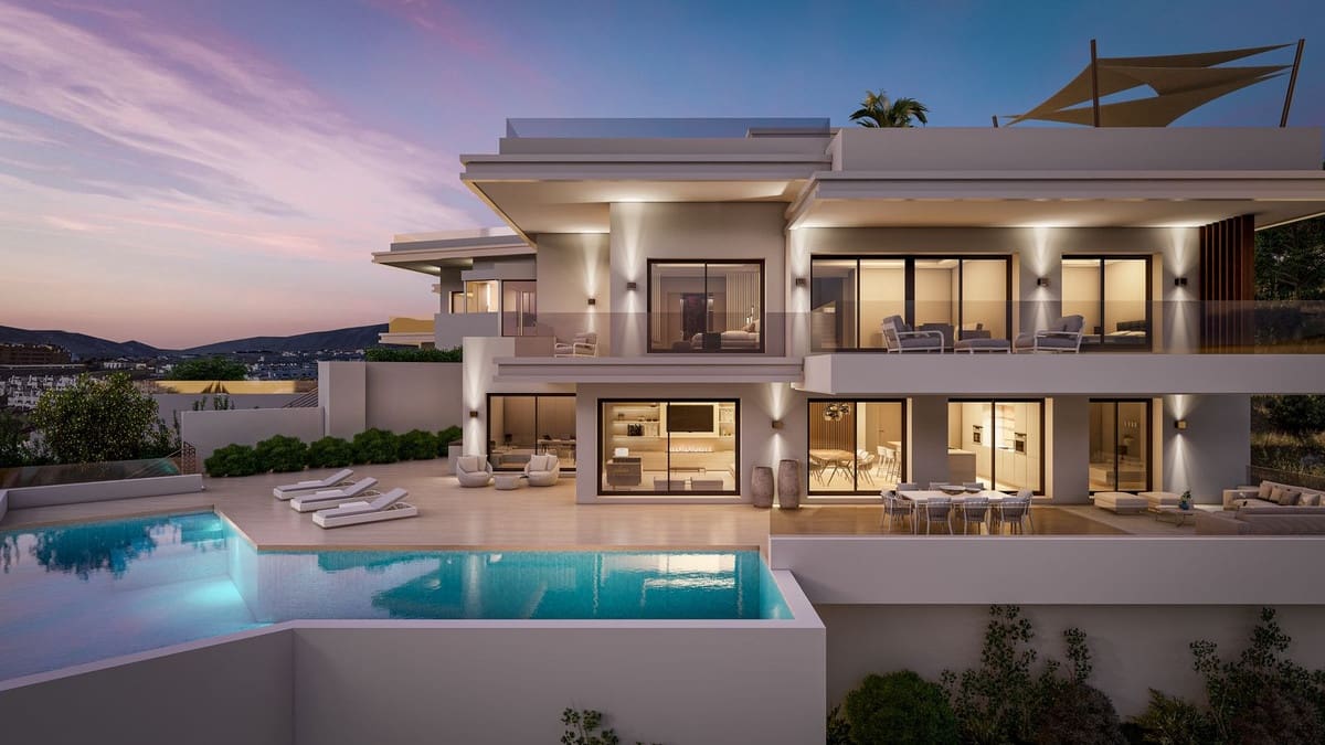 4 bedroom Villa for sale in Estepona with pool garage - € 2,750,000 (Ref: 7070782)