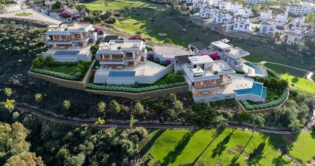 4 bedroom Villa for sale in Estepona with pool garage - € 2,750,000 (Ref: 7070782)