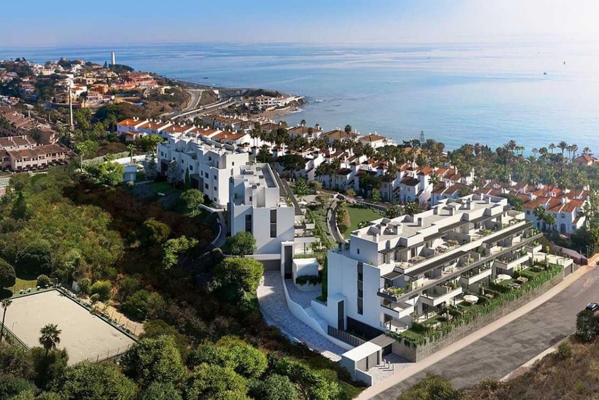 2 bedroom Apartment for sale in Mijas Costa with pool garage - € 312,000 (Ref: 7070798)
