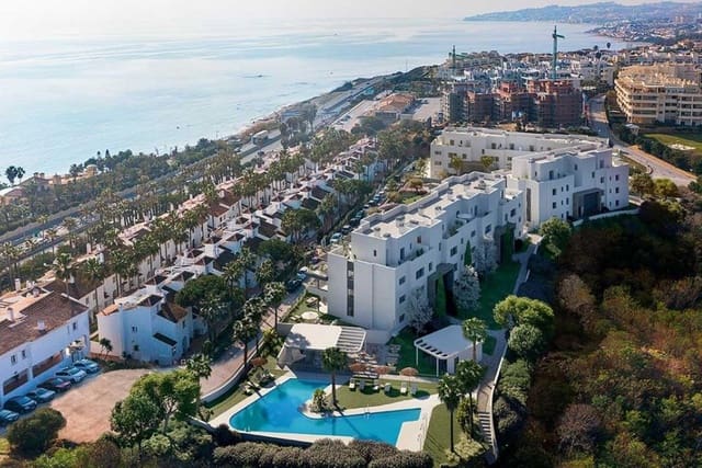 Apartamento de 2 habitaciones en Mijas Costa, Mijas en venta con piscina garaje - 312.000 € (Ref: 7070798)