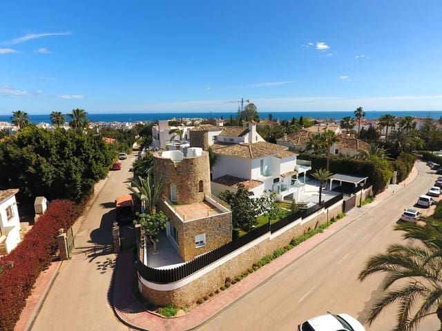 Chalet de 8 habitaciones en Nueva Andalucia, Marbella en venta con piscina garaje - 7.900.000 € (Ref: 7074811)