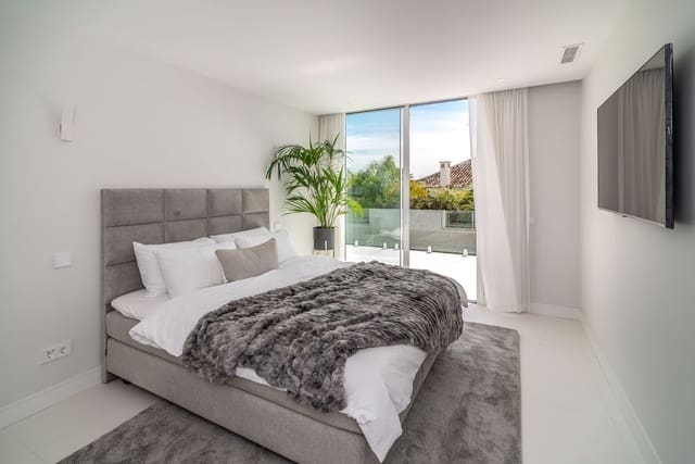 Chalet de 8 habitaciones en Nueva Andalucia, Marbella en venta con piscina garaje - 7.900.000 € (Ref: 7074811)