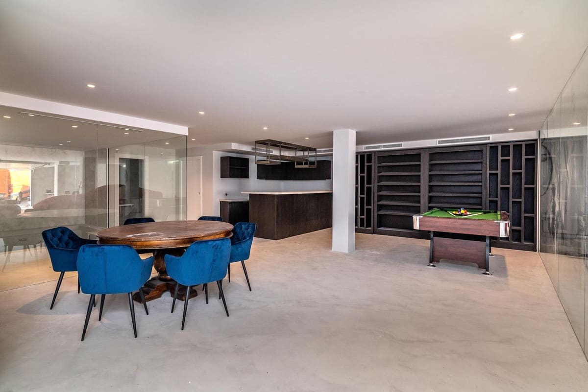 Chalet de 8 habitaciones en Nueva Andalucia en venta con piscina garaje - 7.900.000 € (Ref: 7074811)