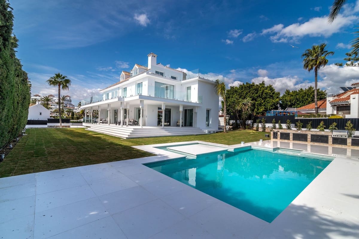 Chalet de 8 habitaciones en Nueva Andalucia en venta con piscina garaje - 7.900.000 € (Ref: 7074811)