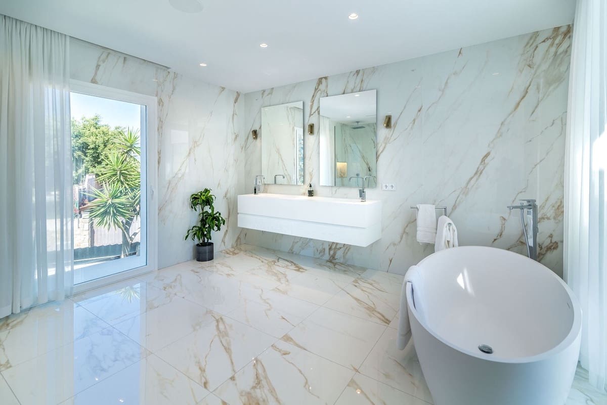 8 quarto Moradia para venda em Nueva Andalucia com piscina garagem - 7 900 000 € (Ref: 7074811)