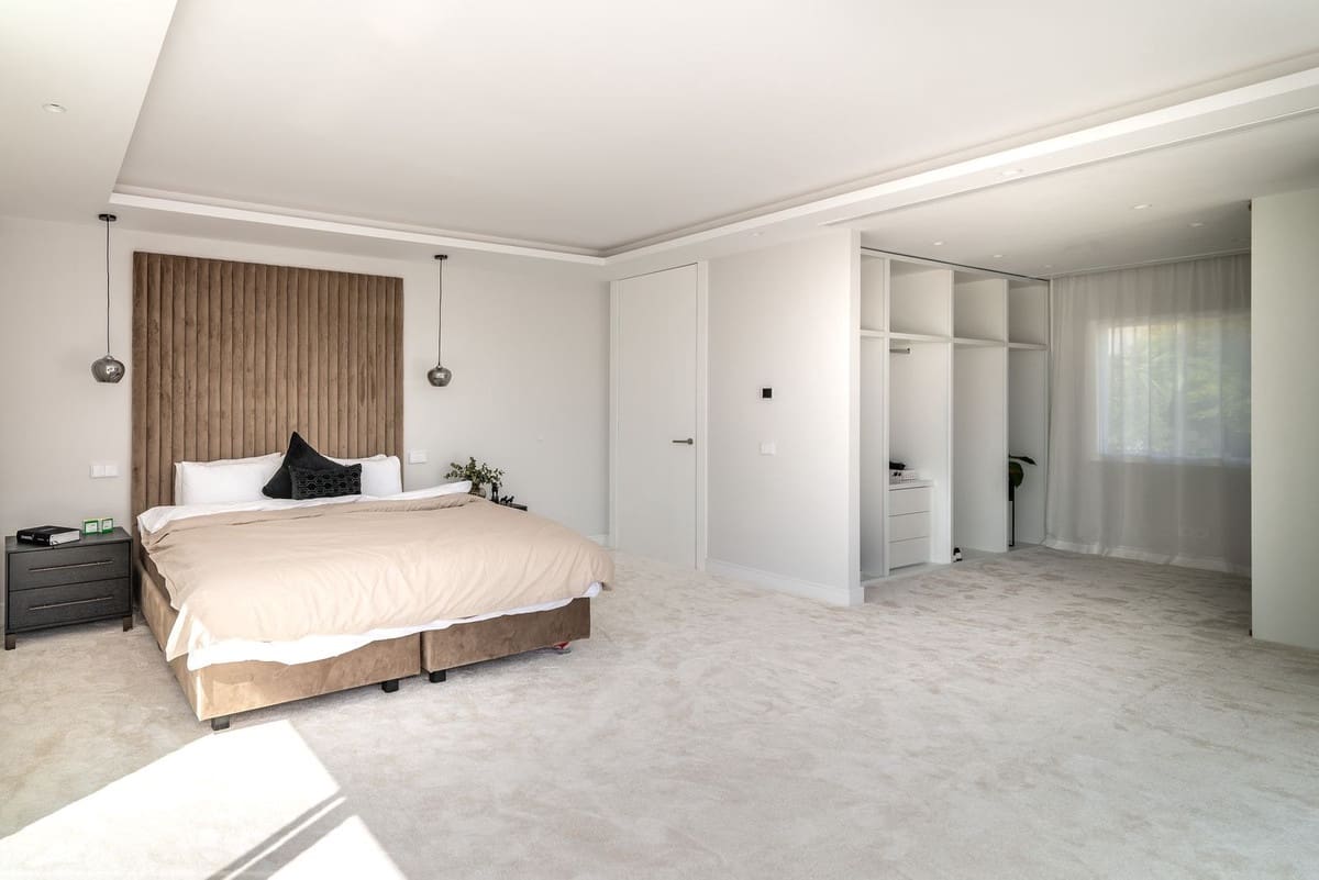 8 quarto Moradia para venda em Nueva Andalucia com piscina garagem - 7 900 000 € (Ref: 7074811)