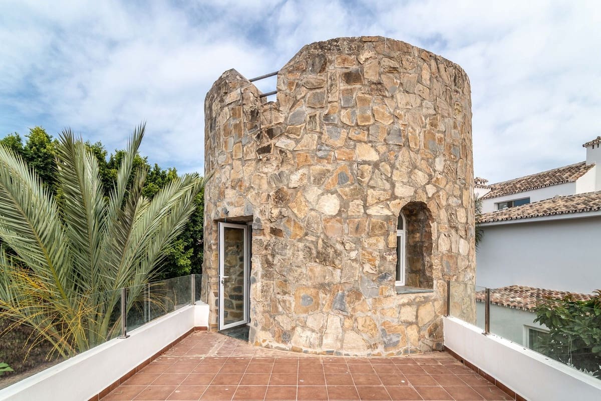 8 quarto Moradia para venda em Nueva Andalucia com piscina garagem - 7 900 000 € (Ref: 7074811)