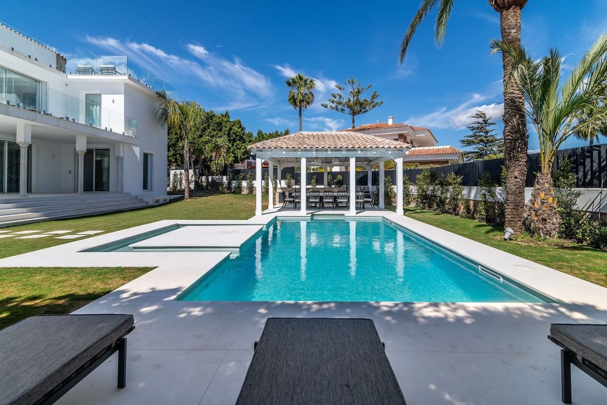 8 quarto Moradia para venda em Nueva Andalucia com piscina garagem - 7 900 000 € (Ref: 7074811)