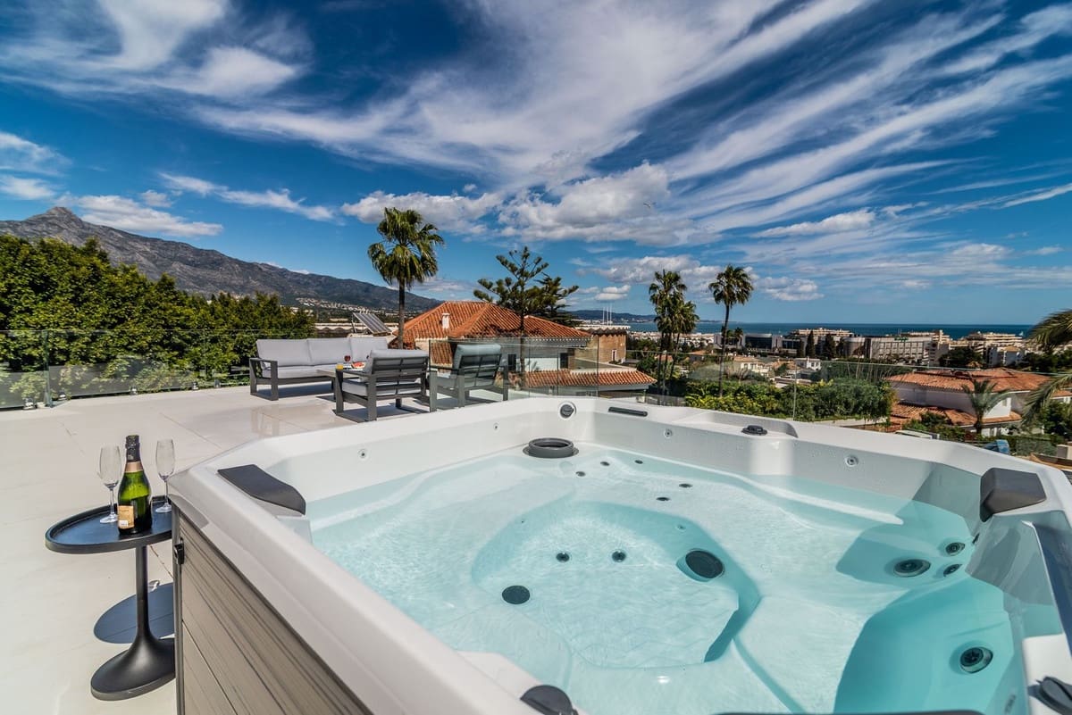 8 quarto Moradia para venda em Nueva Andalucia com piscina garagem - 7 900 000 € (Ref: 7074811)