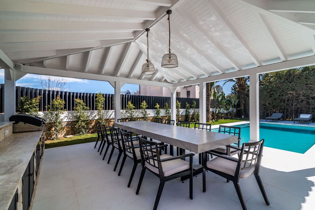 8 quarto Moradia para venda em Nueva Andalucia com piscina garagem - 7 900 000 € (Ref: 7074811)