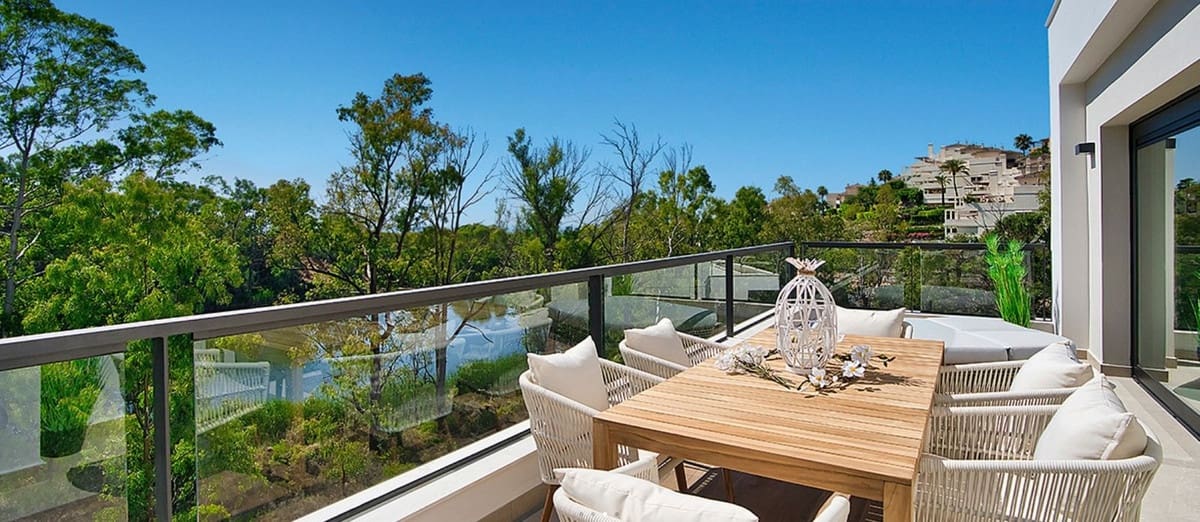 2 bedroom Apartment for sale in Nueva Andalucia with pool garage - € 1,015,000 (Ref: 7088064)